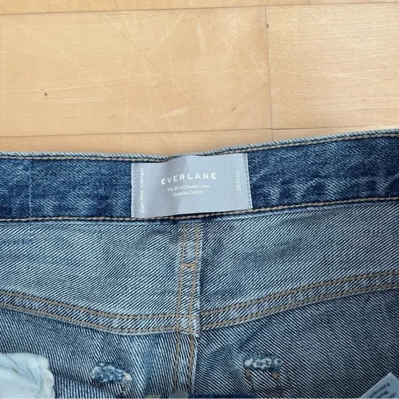 Everlane The 90s Cheeky Jeans Crop Straight Leg
Vintage Blue
Size 26 - Picture 8 of 11